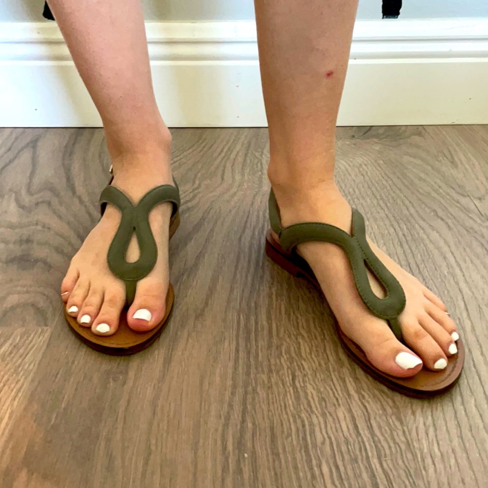 Steve Madden green sandals size 5
